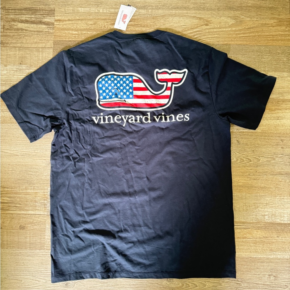 Dark navy Vinyard Vine Tee. Size medium, brand new!